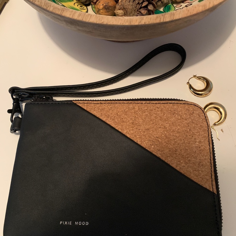 Vegan SUSTAINABLE wristlet